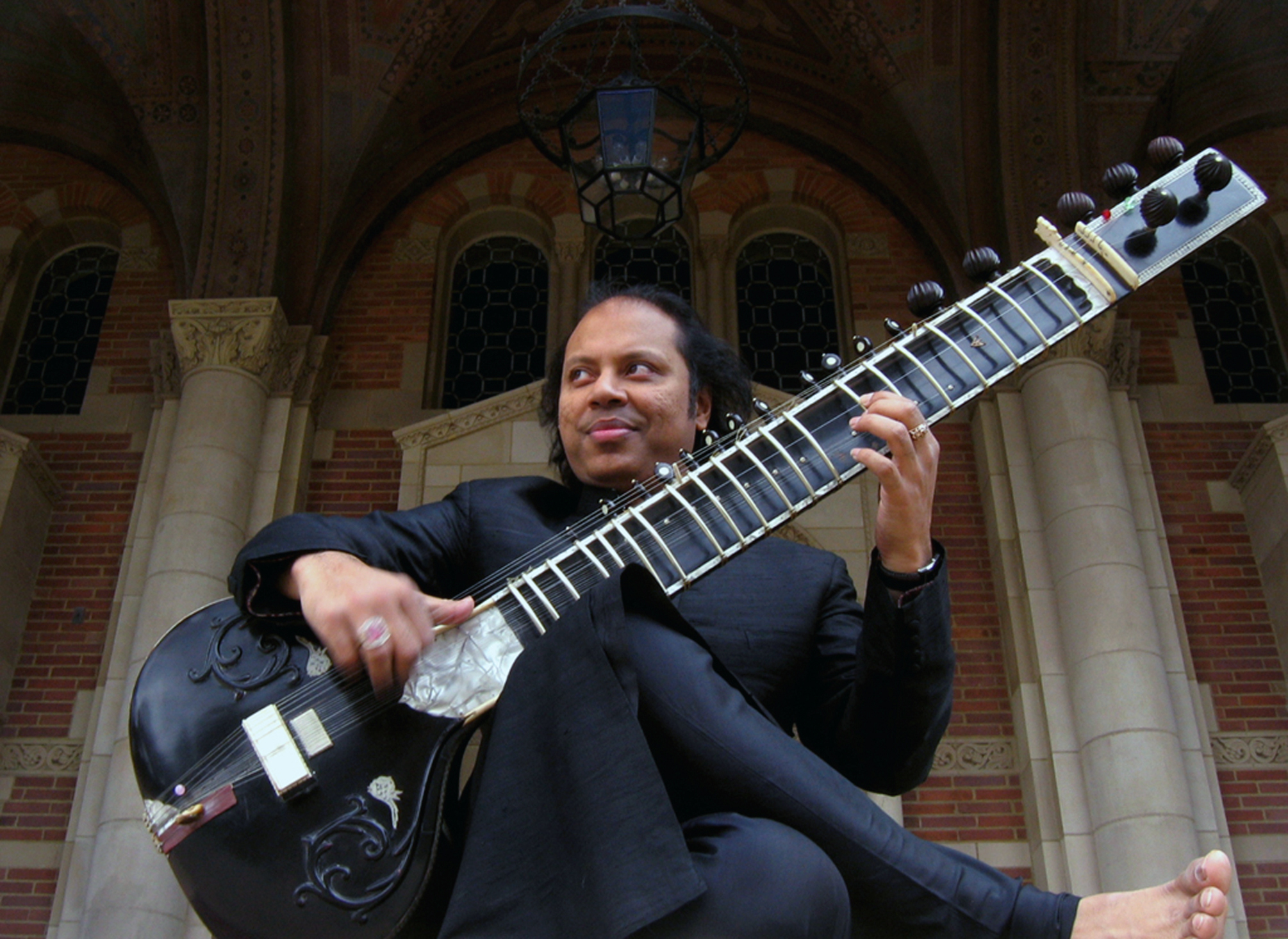 Proms Premiere of Nishat Khan's "The Gate of the Moon" (Sitar Concerto